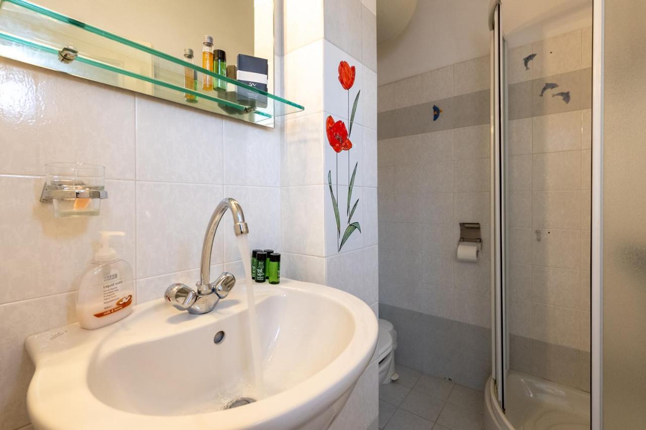Penthouse Under Acropolis Hill Apartment Athens Ngoại thất bức ảnh